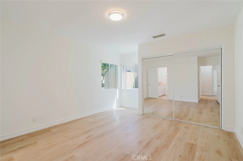 2007 W Kenneth Road Glendale, CA 91201