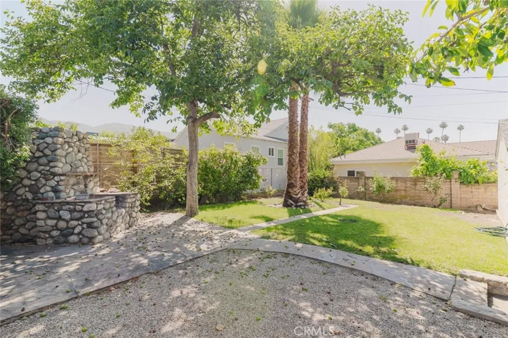 2007 W Kenneth Road Glendale, CA 91201