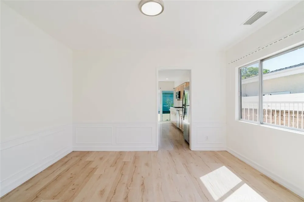 2007 W Kenneth Road Glendale, CA 91201
