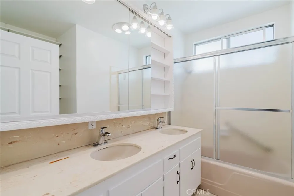 2007 W Kenneth Road Glendale, CA 91201