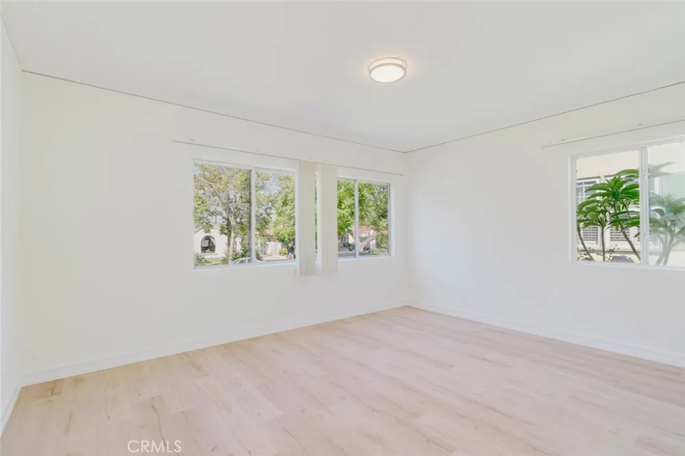 2007 W Kenneth Road Glendale, CA 91201