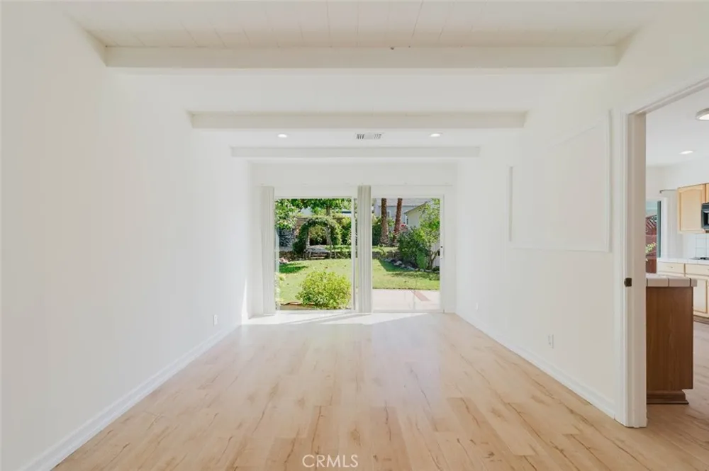 2007 W Kenneth Road Glendale, CA 91201
