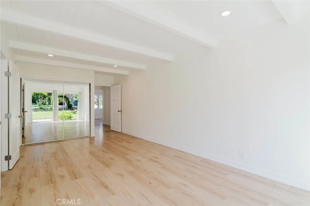 2007 W Kenneth Road Glendale, CA 91201