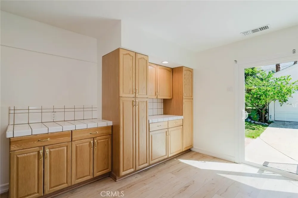 2007 W Kenneth Road Glendale, CA 91201