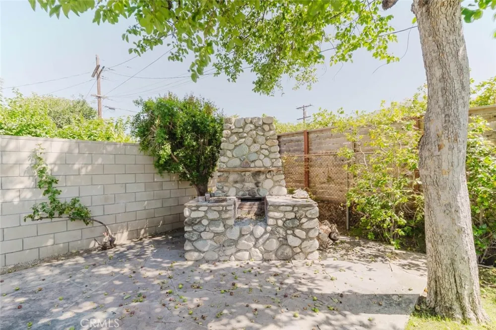 2007 W Kenneth Road Glendale, CA 91201