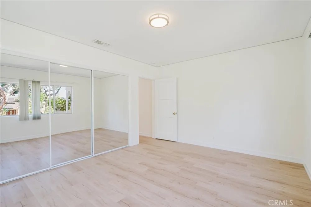2007 W Kenneth Road Glendale, CA 91201