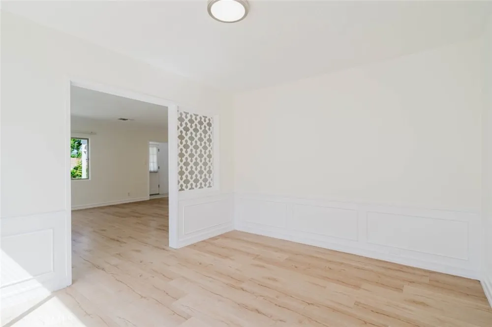 2007 W Kenneth Road Glendale, CA 91201