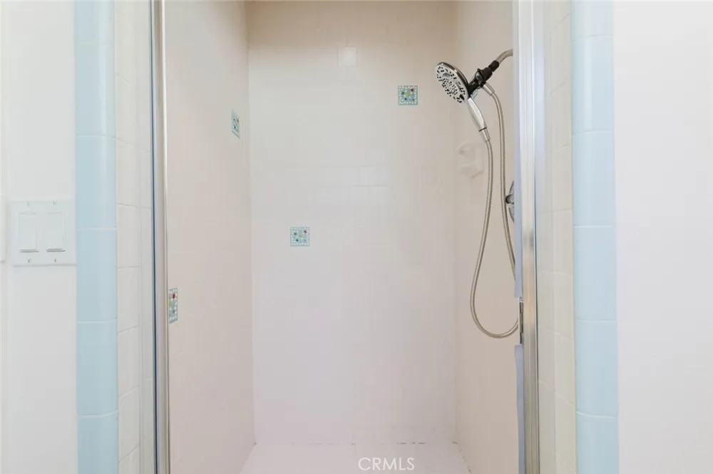 2007 W Kenneth Road Glendale, CA 91201