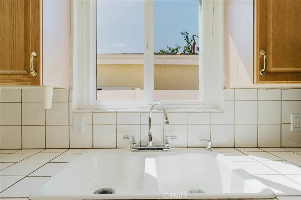 2007 W Kenneth Road Glendale, CA 91201