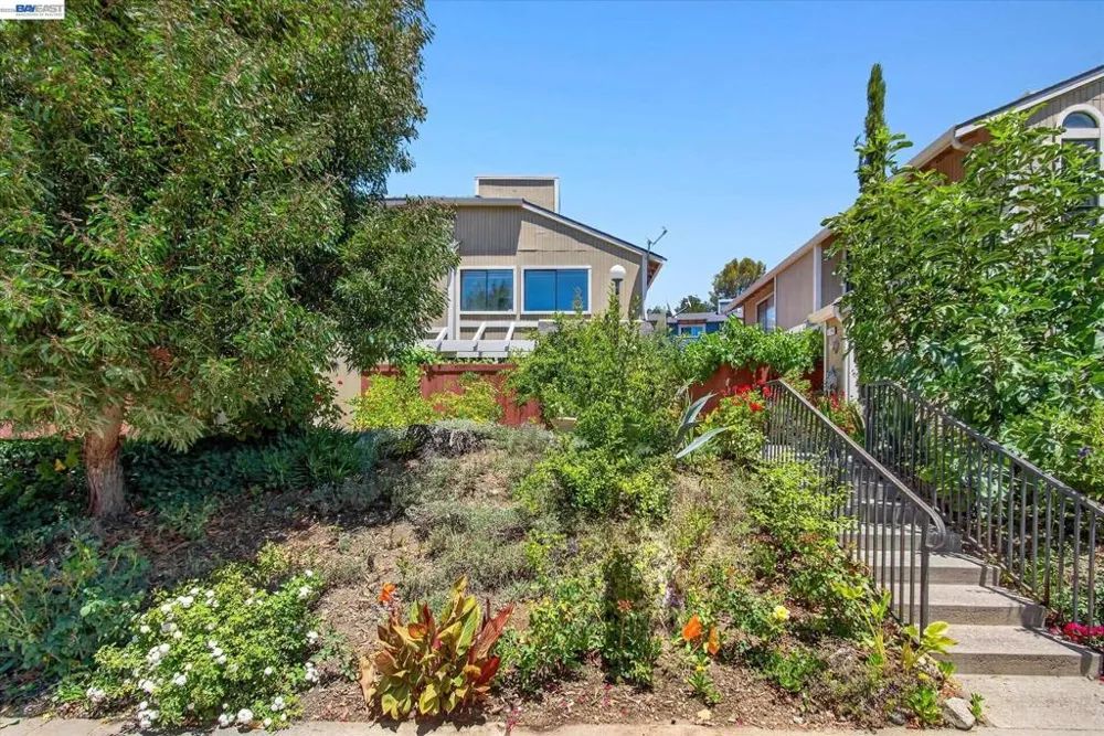 112 Mission Dr Pleasanton, CA 94566