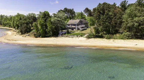 3388 Lakeshore Road