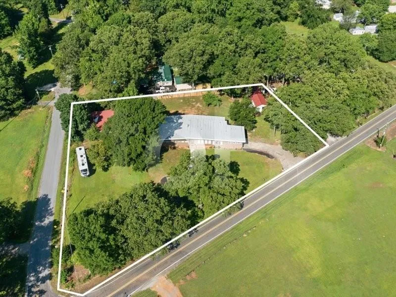 1960 County Road 102 Cedar Bluff, AL 35959