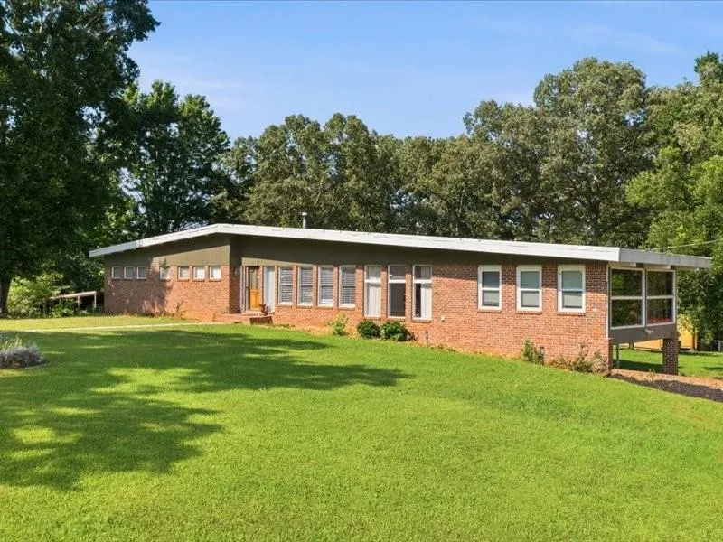 1960 County Road 102 Cedar Bluff, AL 35959