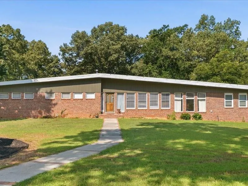 1960 County Road 102 Cedar Bluff, AL 35959