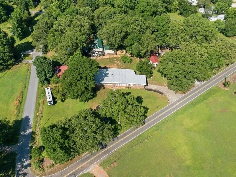 1960 County Road 102 Cedar Bluff, AL 35959