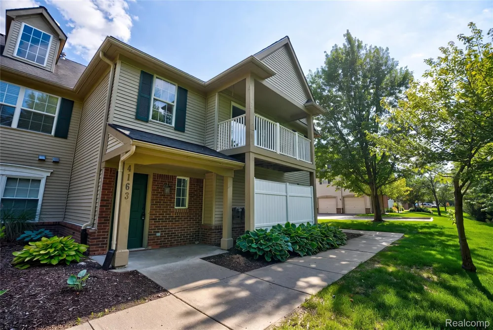 4163 Hampton Ridge Boulevard Genoa Township, MI 48843