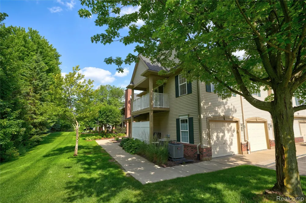 4163 Hampton Ridge Boulevard Genoa Township, MI 48843