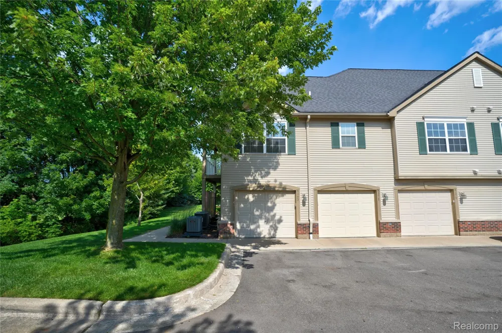 4163 Hampton Ridge Boulevard Genoa Township, MI 48843