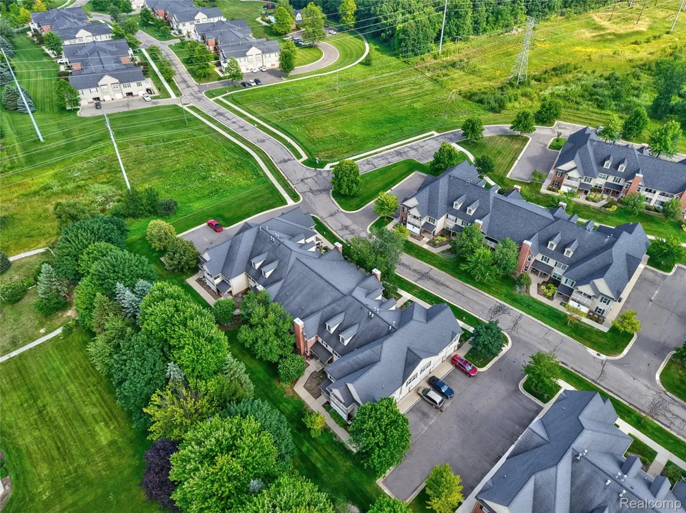 4163 Hampton Ridge Boulevard Genoa Township, MI 48843