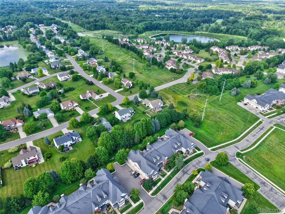 4163 Hampton Ridge Boulevard Genoa Township, MI 48843