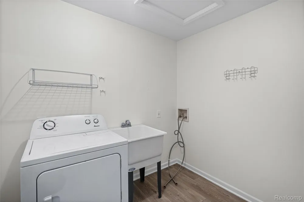 4163 Hampton Ridge Boulevard Genoa Township, MI 48843