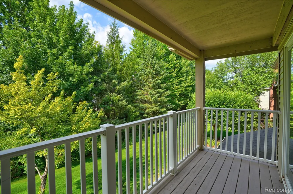 4163 Hampton Ridge Boulevard Genoa Township, MI 48843