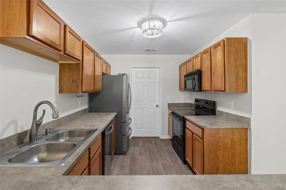 4163 Hampton Ridge Boulevard Genoa Township, MI 48843
