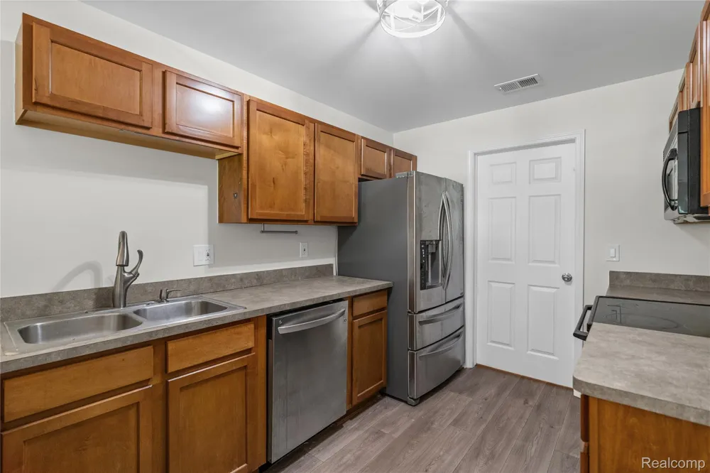 4163 Hampton Ridge Boulevard Genoa Township, MI 48843