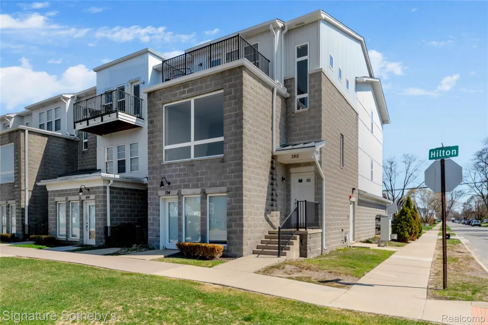 390 Hilton Road Ferndale City, MI 48220