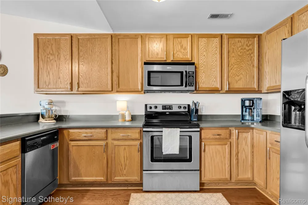 390 Hilton Road Ferndale City, MI 48220