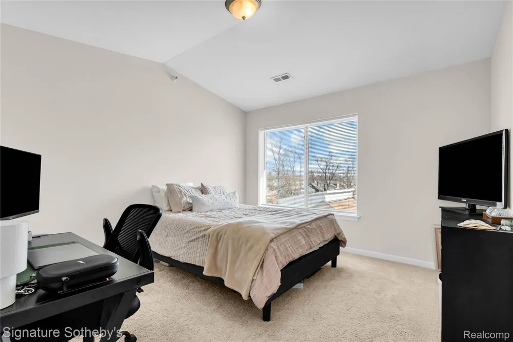 390 Hilton Road Ferndale City, MI 48220