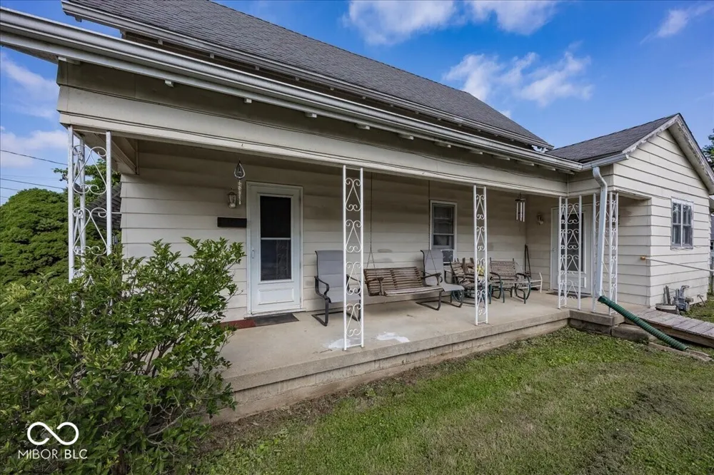 24 W Brown Street Knightstown, IN 46148