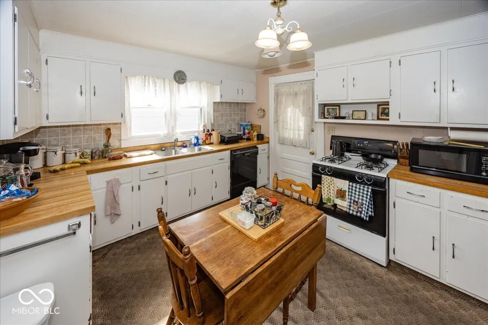 24 W Brown Street Knightstown, IN 46148