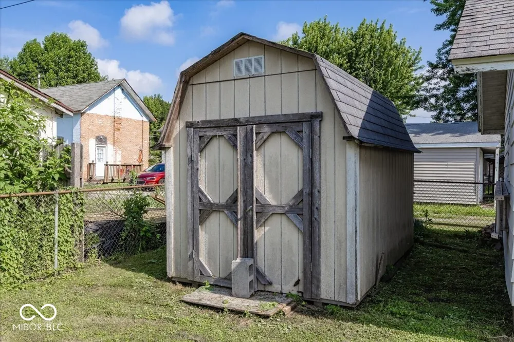 24 W Brown Street Knightstown, IN 46148