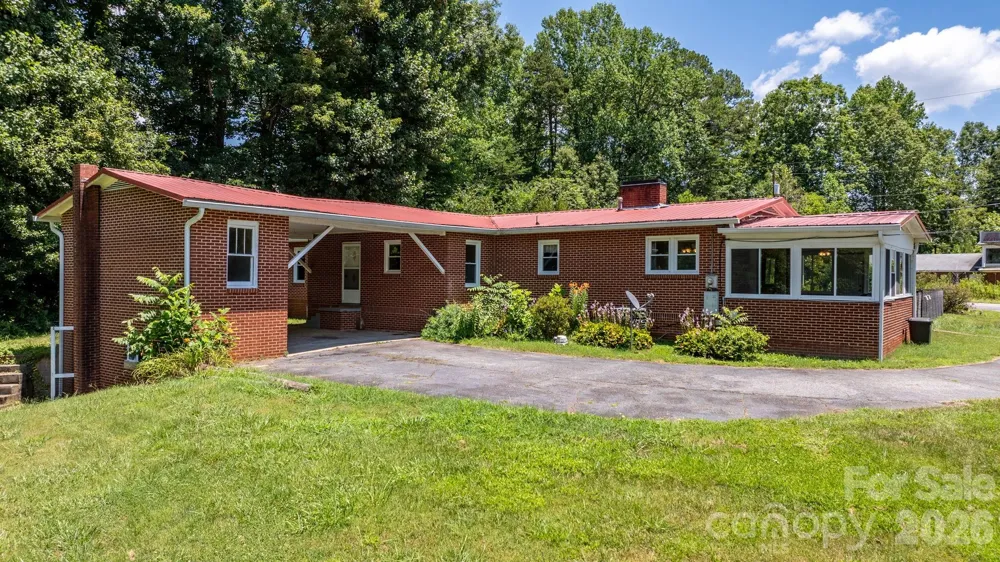 6264 US 221 Highway S Marion, NC 28752