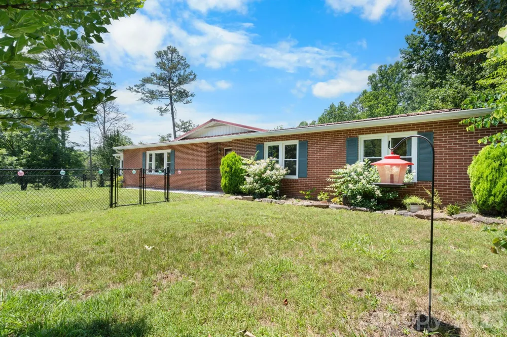 6264 US 221 Highway S Marion, NC 28752