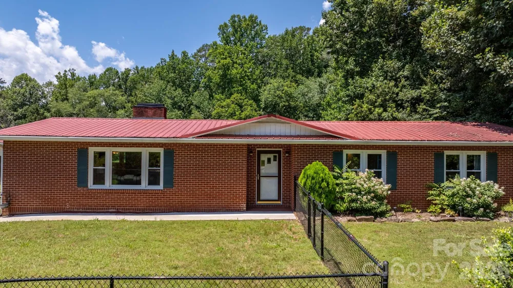 6264 US 221 Highway S Marion, NC 28752