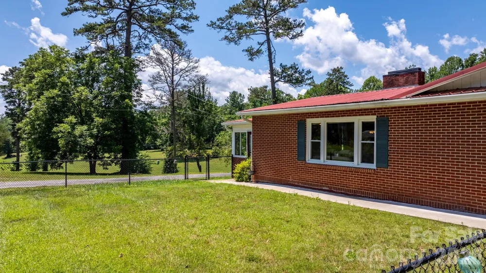 6264 US 221 Highway S Marion, NC 28752