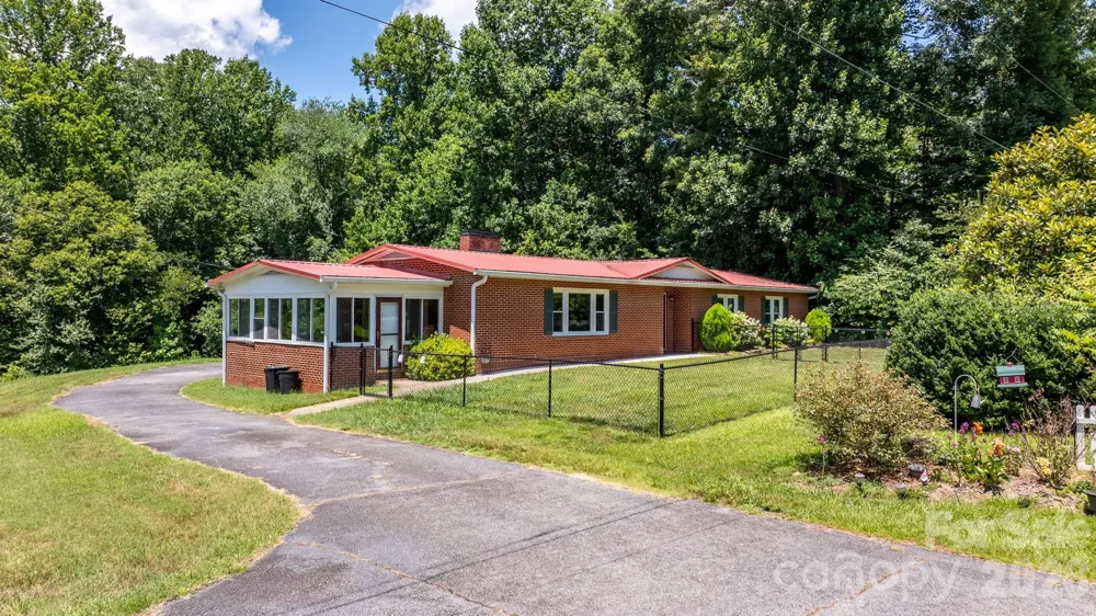6264 US 221 Highway S Marion, NC 28752