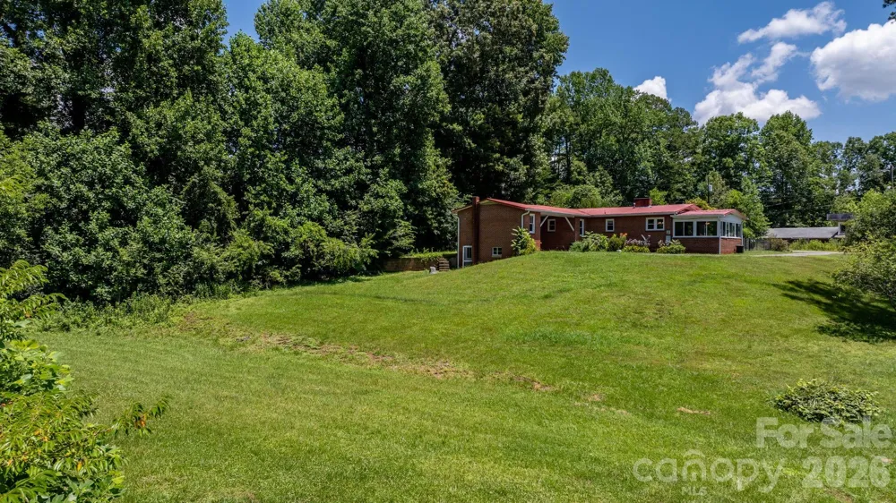 6264 US 221 Highway S Marion, NC 28752