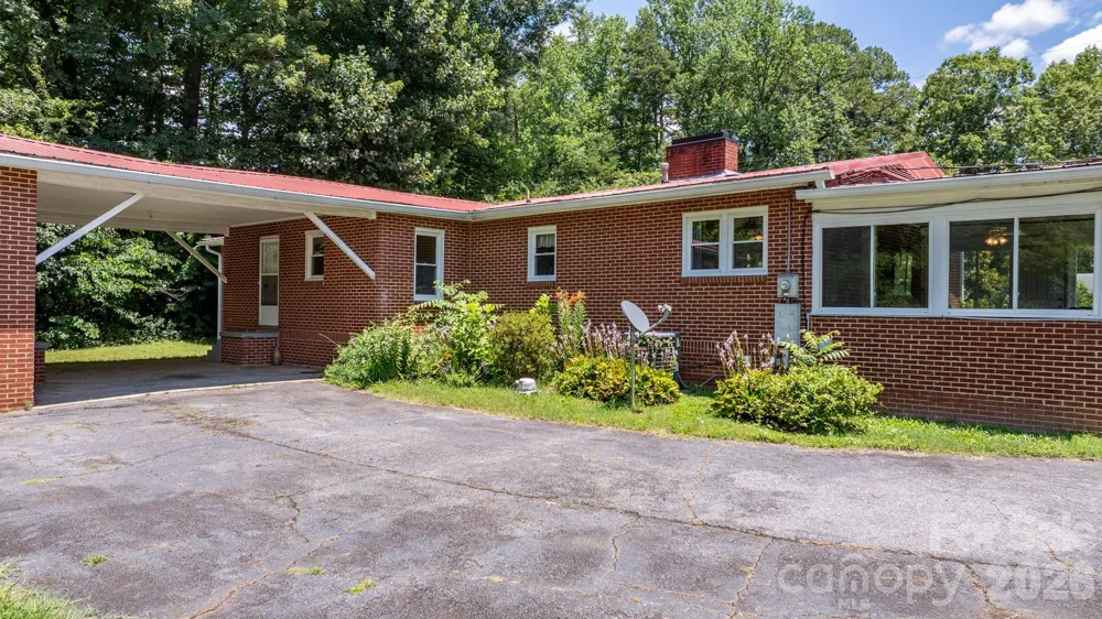 6264 US 221 Highway S Marion, NC 28752