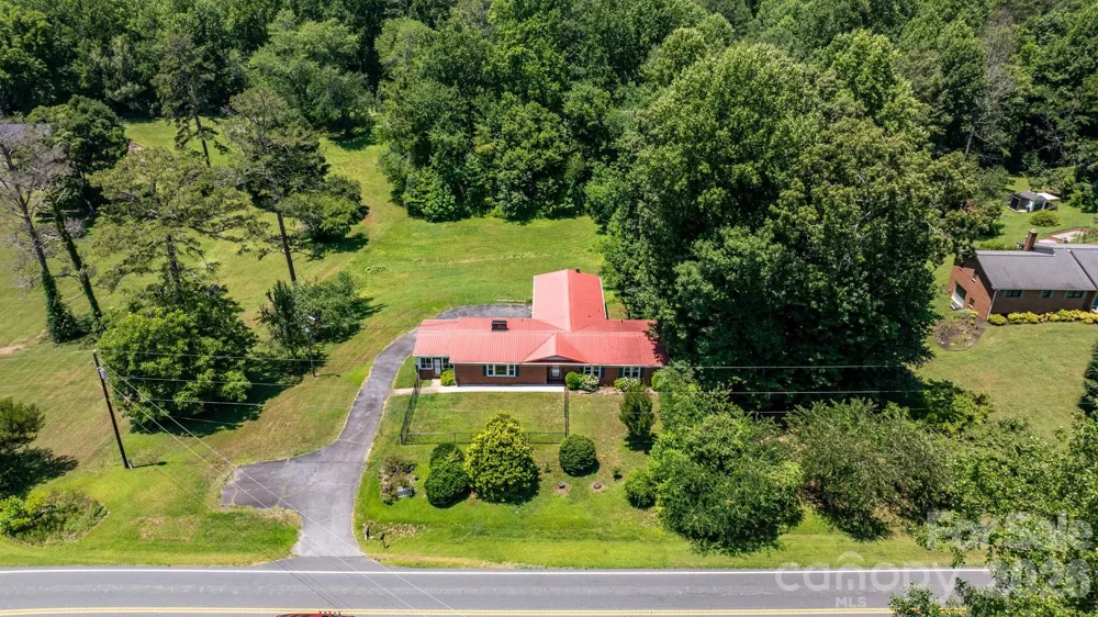 6264 US 221 Highway S Marion, NC 28752