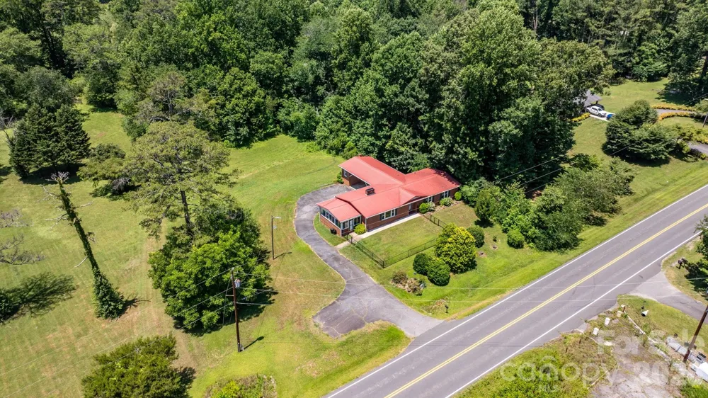6264 US 221 Highway S Marion, NC 28752