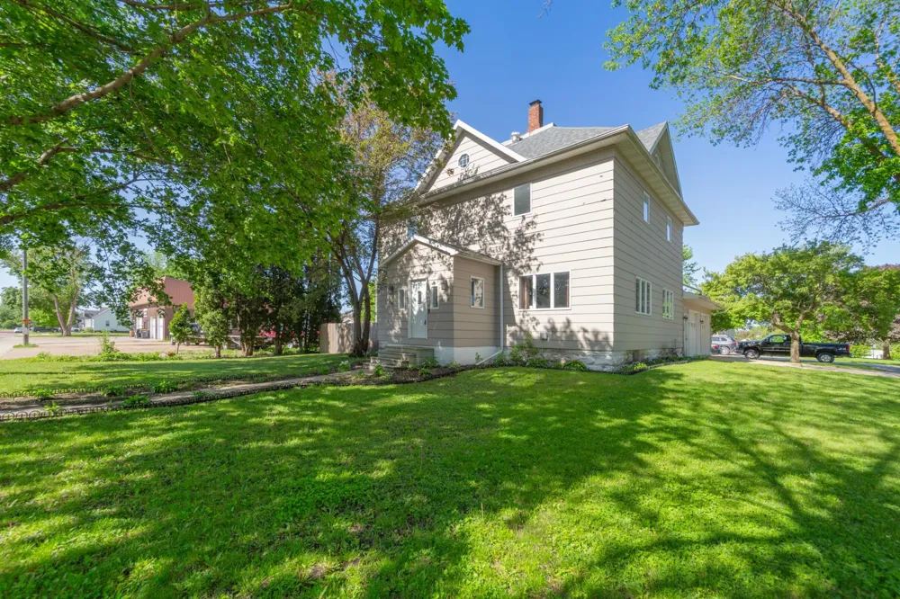 108 1st Avenue NW Mapleton, MN 56065