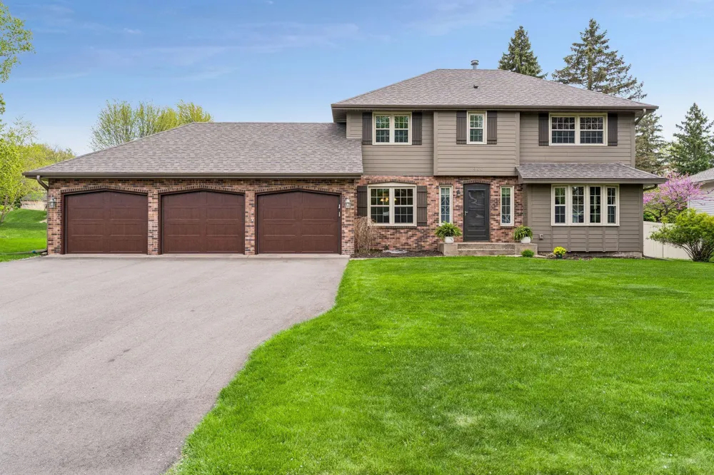 900 Nina Court Mendota Heights, MN 55118