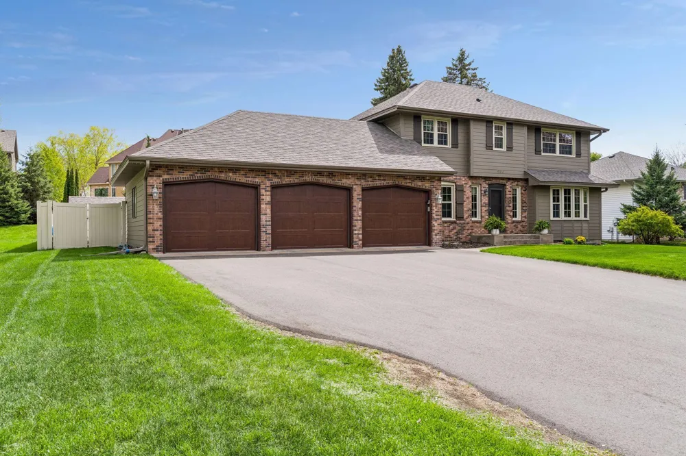 900 Nina Court Mendota Heights, MN 55118