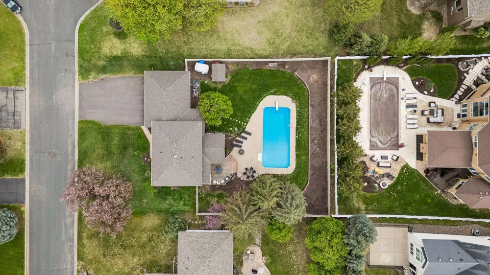 900 Nina Court Mendota Heights, MN 55118