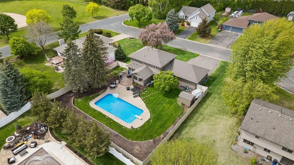900 Nina Court Mendota Heights, MN 55118