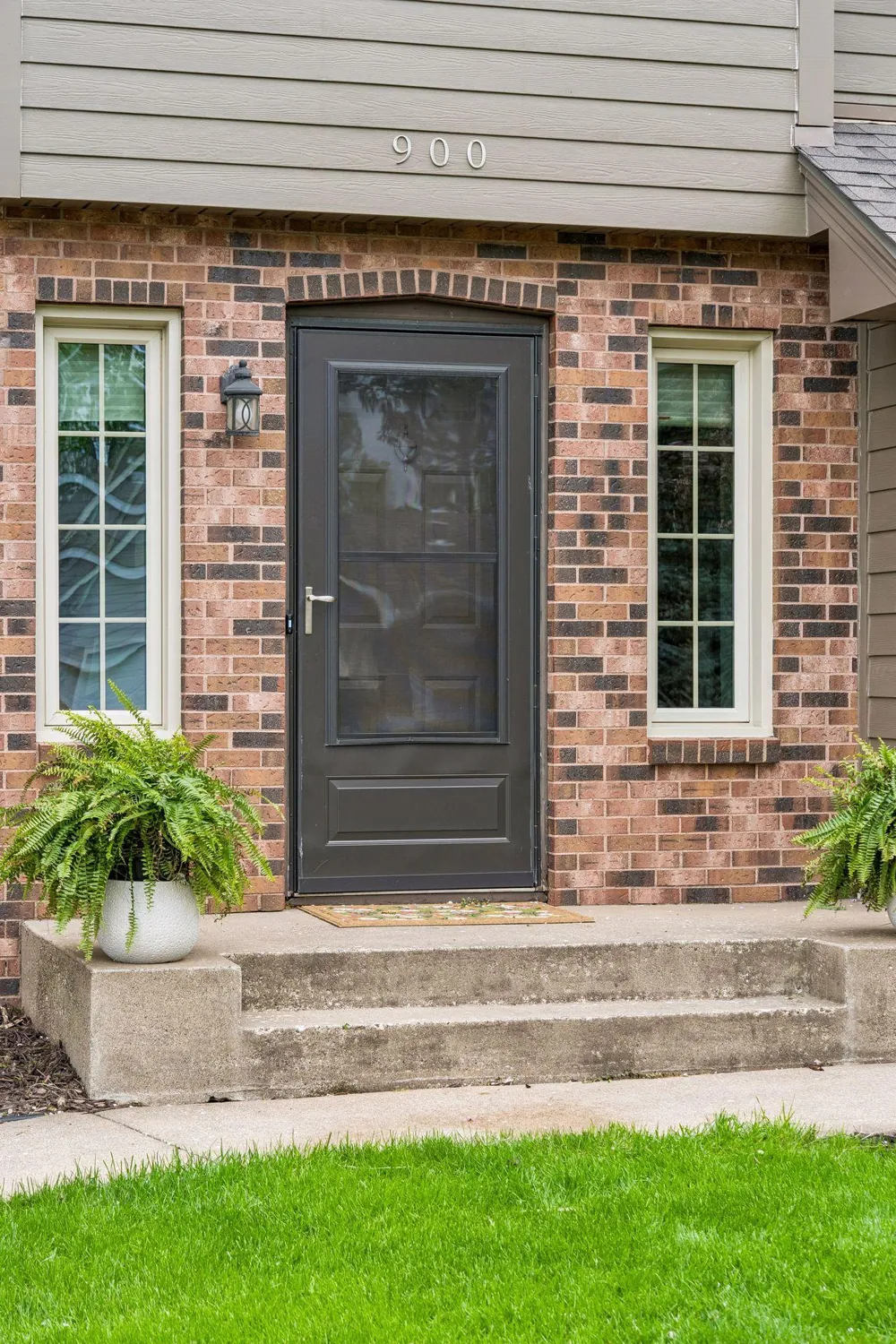 900 Nina Court Mendota Heights, MN 55118