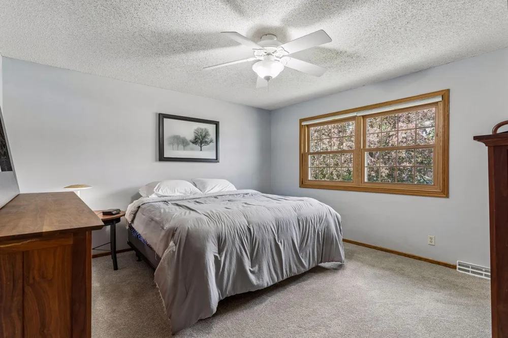 900 Nina Court Mendota Heights, MN 55118
